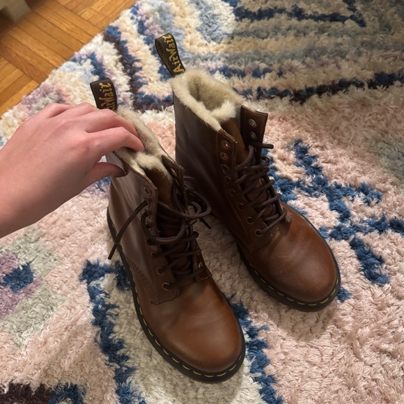Dr Martens 1460 WOMEN'S FAUX FUR LINED LACE UP BOOTS Butterscotch Size L 7 - Picture 2 of 14